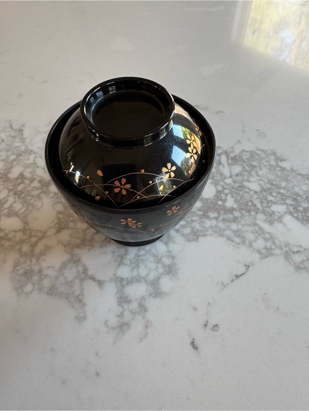 Black Lacquer Floral Pattern Tea Cup with Lid